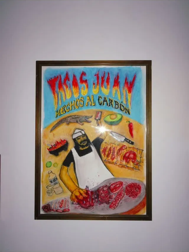 El cartel de la casa: «Tacos Juan, hechos al carbón».