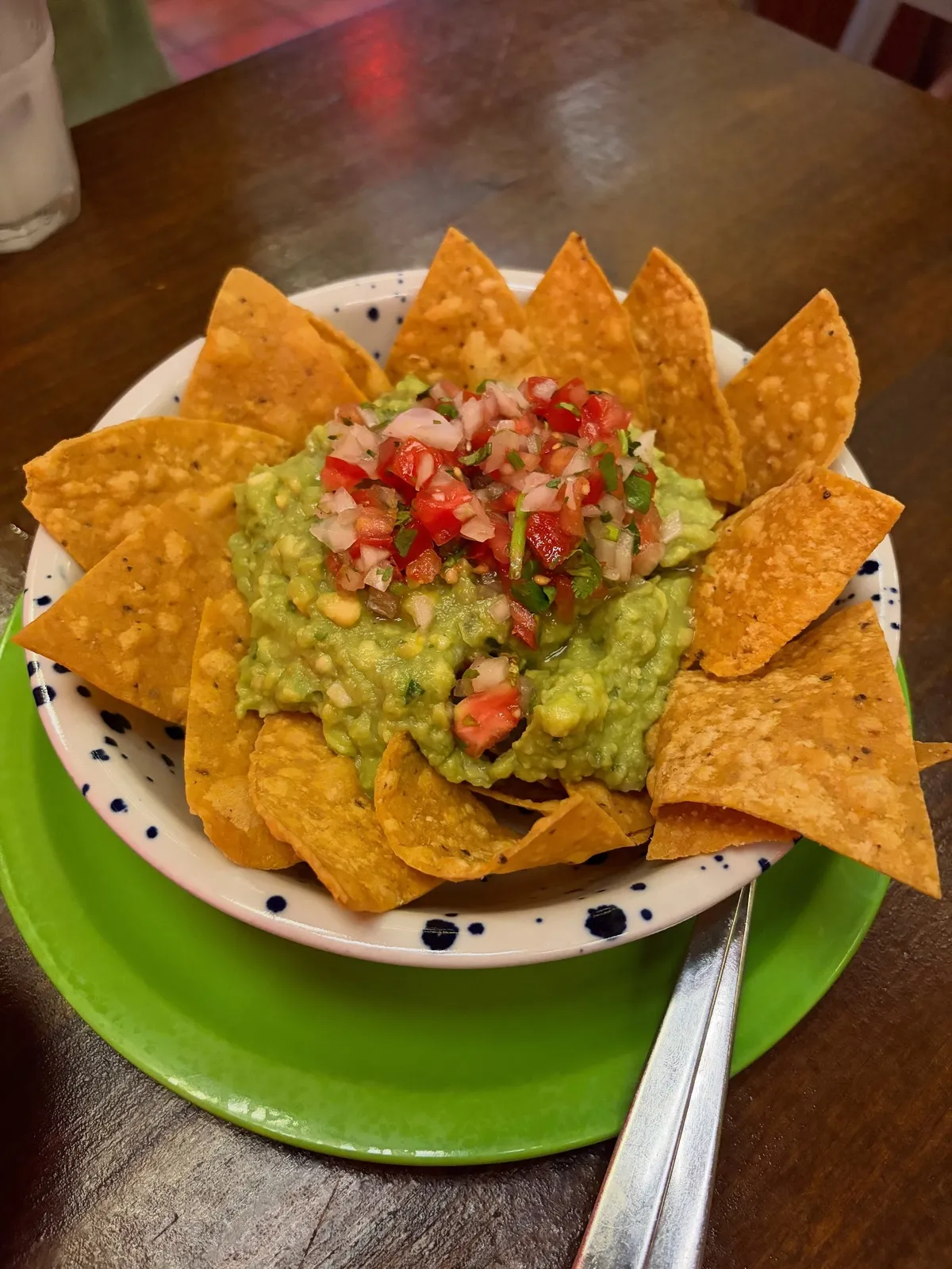 Guacamole con totopos