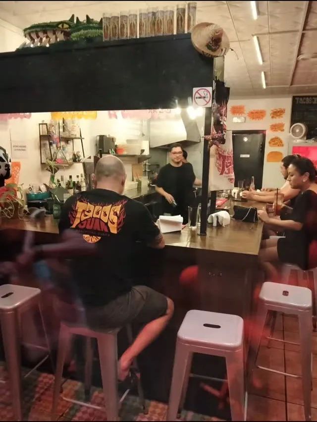 La barra, un martes cualquiera.